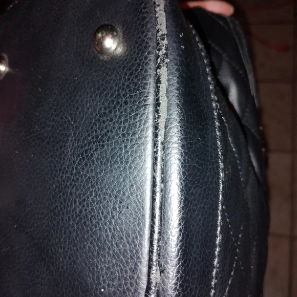 CHANEL Black and Cream Quilted Purse... read Description... - Picture 9 of 11